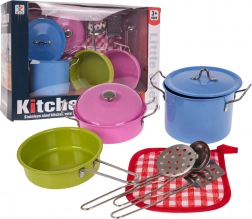 Farverige metalgryder og køkkenredskaber