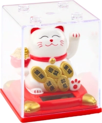 Hvid solcelledrevet lucky cat-figur i montre
