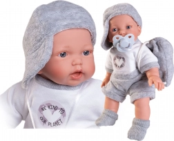 Reáln dukke med miljøvenligt tøj og lyde