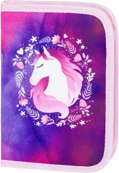 En-etagers skolepenalhus med hestemotiv