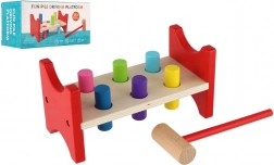 Træbankebænk med hammer til udvikling af motorik