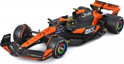 Bburago model McLaren MCL38 1:24 i beskyttende vitrineskab