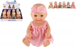 baby dukke 20 cm med blødt krop – mix af outfits i boks