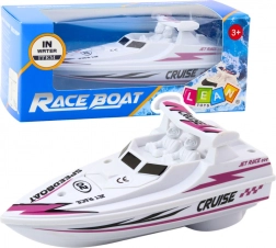 Hvid motorbåd på batteri