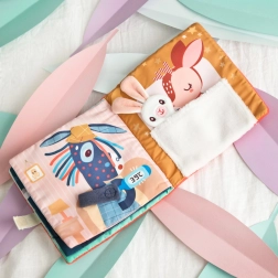 Tekstilbog med aktiviteter LILLIPUTIENS – hjorten Stella og hendes krammebamse