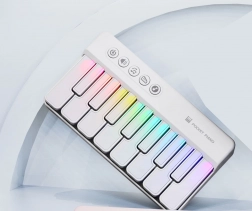 Hvidt musikalsk mini-klaver til børn