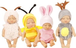 Baby i tøj med dyremotiver