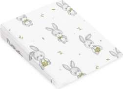 Musselinbetræk til børnepude – kile NEW BABY Standard 30×37 cm, motiv Bunny