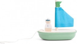 Træsejlskib til børn med kaptajn