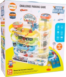 Parkeringsgarage med 5 etager og 6 små biler