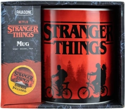 Stranger Things XL krus med klistermærke 500 ml