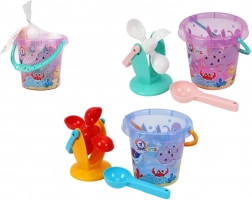 Plastiksæt til sand og vand med spand og mølle i net 17 × 16 cm