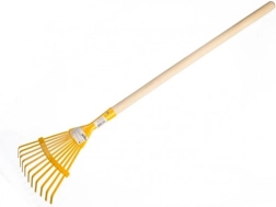 Børnerive med plan tænder og træskaft 80 cm – gul