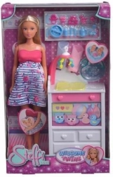 Dukken Steffi venter tvillinger