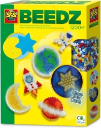 Kreativt strygesæt med perler – rumtema, der lyser i mørket