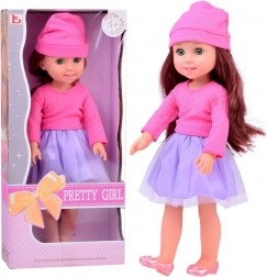 Elegant mode-dukke med realistiske tilbehør