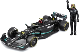 mercedes-amg f1 w14 e 1:24 med figur af køreren lewis hamilton fra bburago