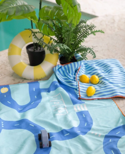 Hurtigtørrende mikrofiber, der ikke samler sand