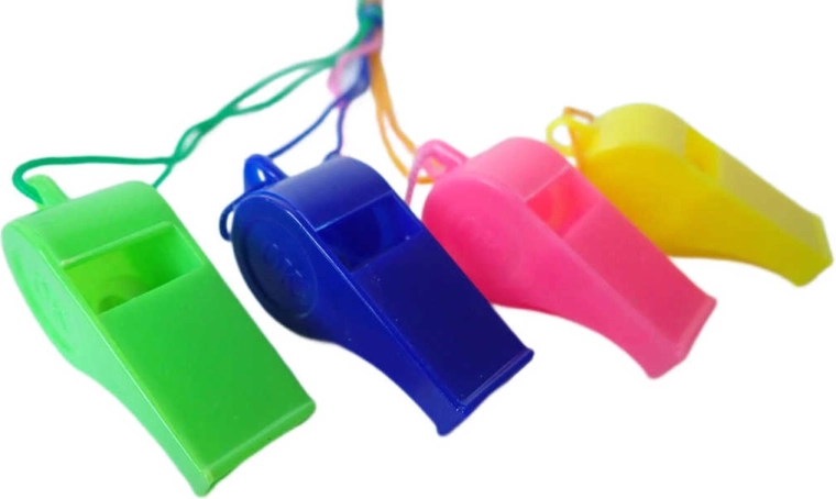 Acra plastik sportsfløjte på snor - 1 stk.