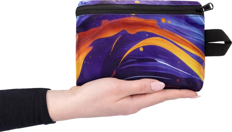 Kan pakkes i sin egen lomme