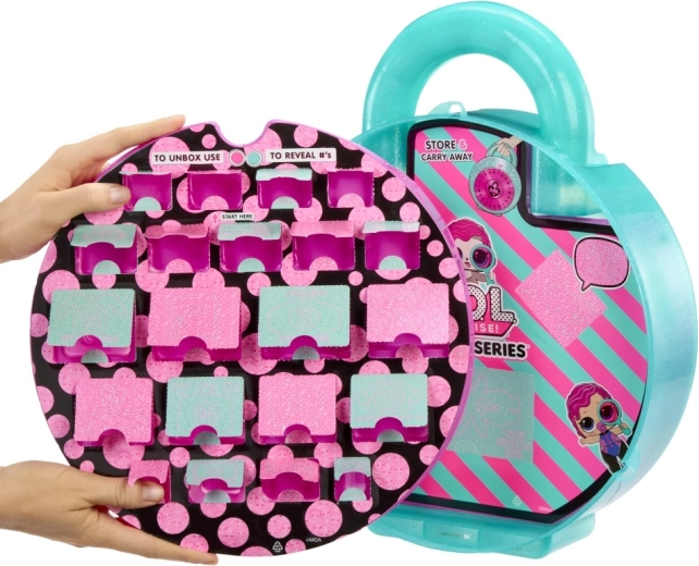 Mere end 40 overraskelser i én kuffert