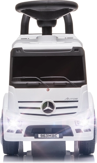 Licenseret Mercedes-Benz-design og realistiske detaljer
