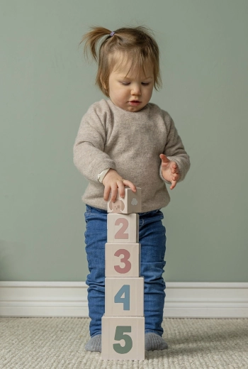Stablingsklodser til balance og den første “matematik”