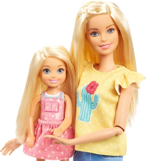 To dukker til rolleleg: Barbie og Chelsea