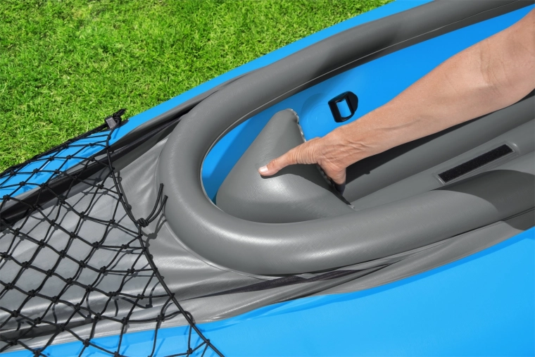 Komfortabelt cockpit og praktiske opbevaringsnet