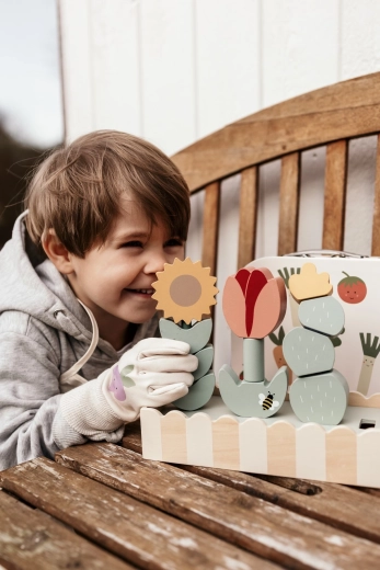 Haveleg med pastel trædesign