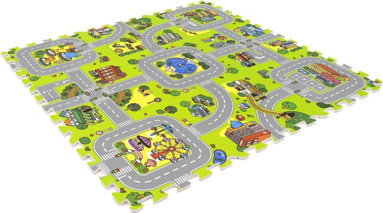 En fantasifuld by til legetøjsbiler og figurer