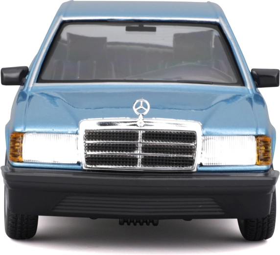 Realistisk karrosseri i nuancen Diamond Blue