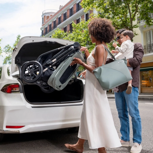 Kompakt sammenklapning og nem opbevaring i bilen