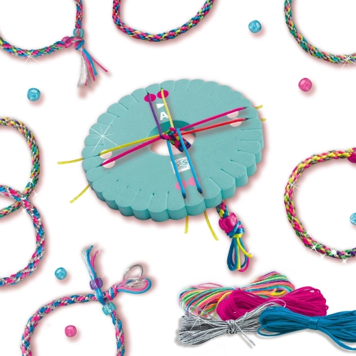 Farverige snore og perler til et originalt design
