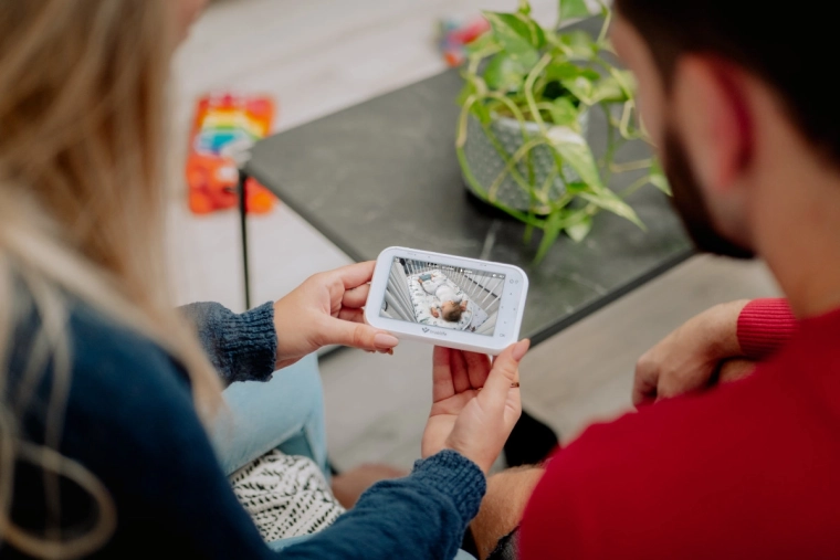 Klar 4,3" IPS-skærm og lang batteritid