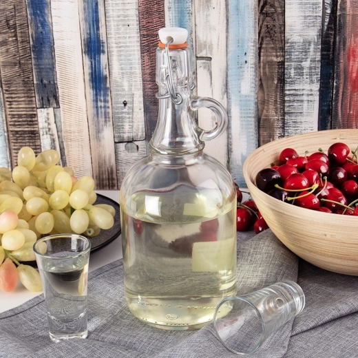 Stilfuld præsentation af hjemmelavede drikke