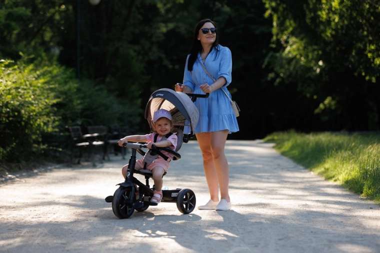 Solbeskyttelse med UPF 50+