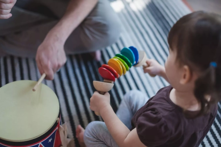 Ideelt første musiklegetøj til små børn