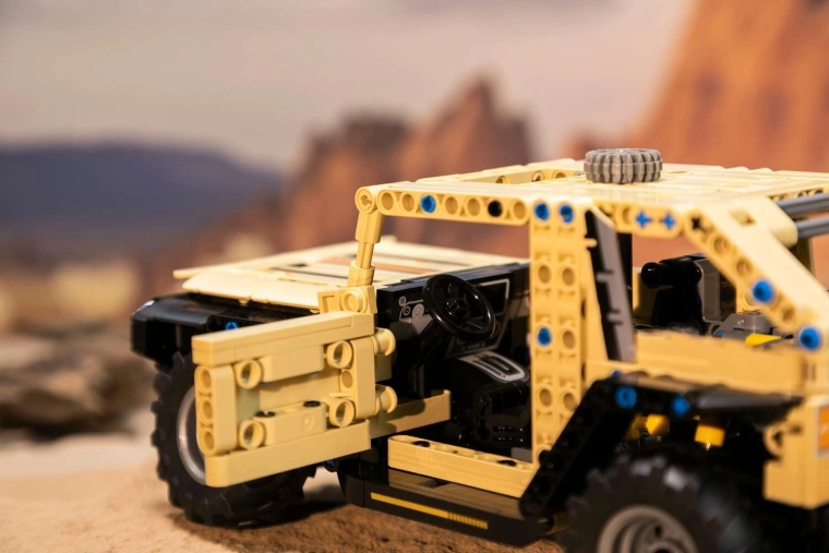 Åbnebare døre og realistisk interiør