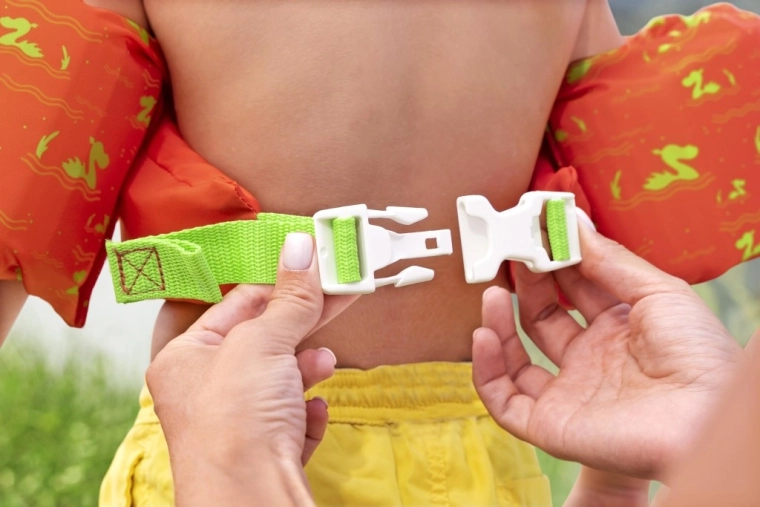 Sikker fastgørelse med justerbart spænde