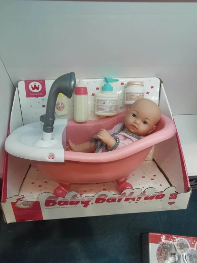 Dukke med badekar og badetilbehør