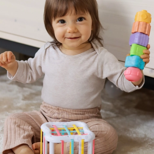 Sensorisk terning og farverige klodser