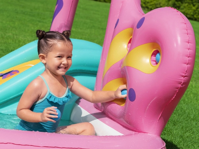 Interaktive sommerfuglelege og bolde