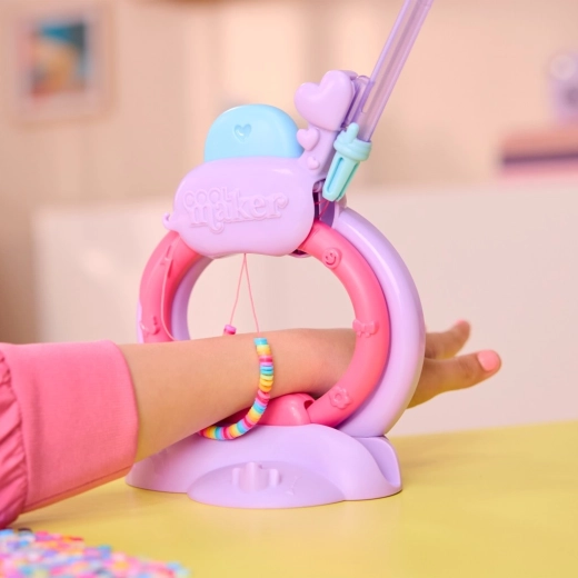 Studiebase, der selv kobler armbåndet sammen
