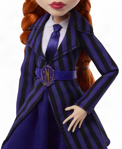 Lilla uniform fra Nevermore Akademiet