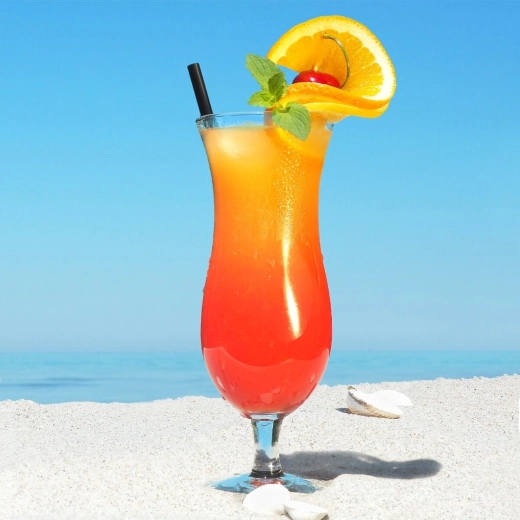 Flot præsentation af lagdelte og farverige cocktails
