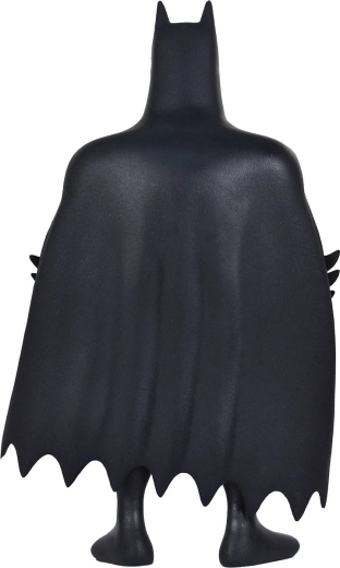 Plastfigur med markant kappe