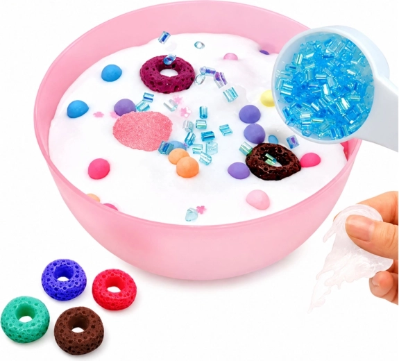 Blanding af slime med dekorationer for en unik effekt