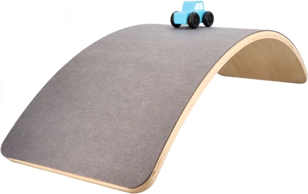 Balancebræt med filt, bil og vej