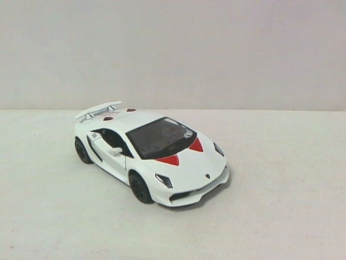 Bilmodel Lamborghini Sesto – metalmodel 1:38 med døre der kan åbnes og pull-back-træk